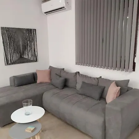 Anchors Aweigh 4-apartment Next To The Sea Nea Skioni