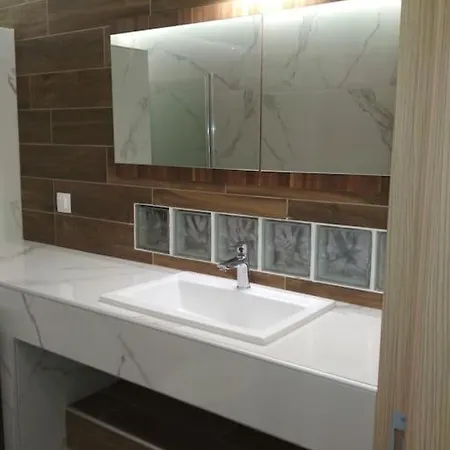 Anchors Aweigh 4-apartment Next To The Sea Apartmán