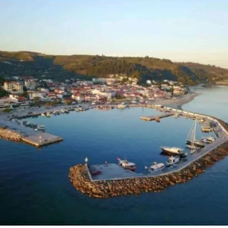 Apartmán Anchors Aweigh 4-apartment Next To The Sea Nea Skioni