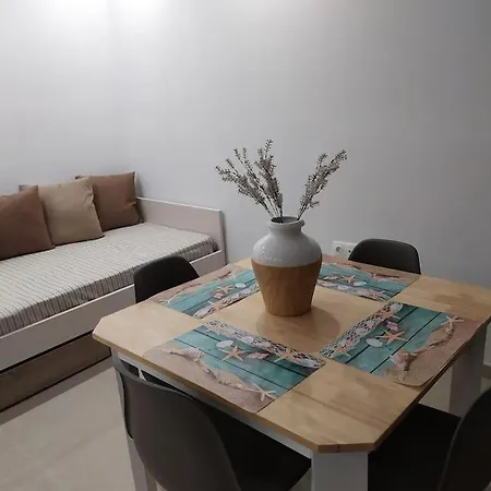 Anchors Aweigh 4-apartment Next To The Sea Apartmán Nea Skioni