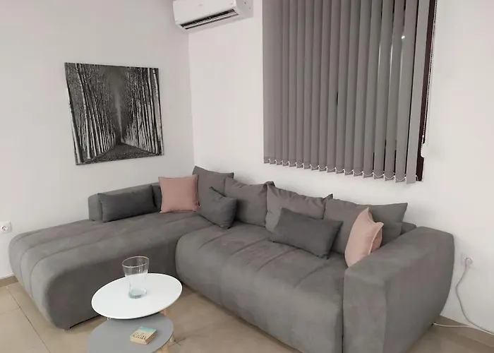 Anchors Aweigh 4-apartment Next To The Sea Nea Skioni