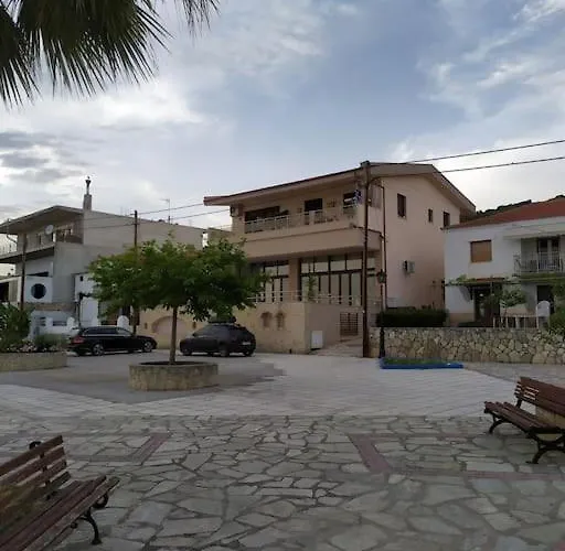 Anchors Aweigh 4-apartment Next To The Sea * Nea Skioni
