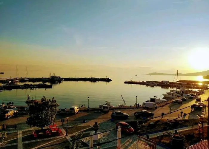 Anchors Aweigh 4-apartment Next To The Sea Appartement Nea Skioni